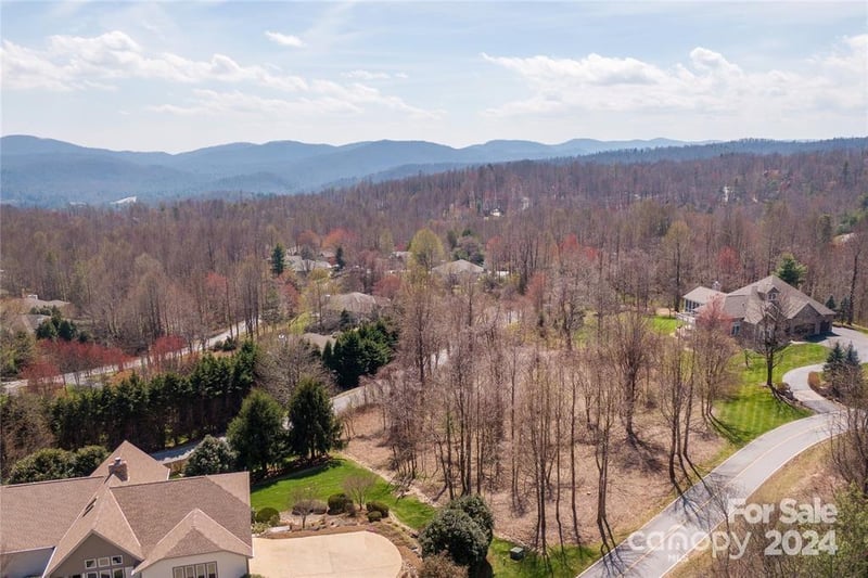000 Berry Creek Dr, Flat Rock, NC 28731