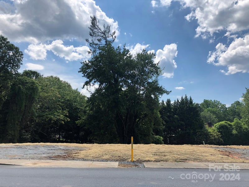 903 Fleming St, Hendersonville, NC 28791