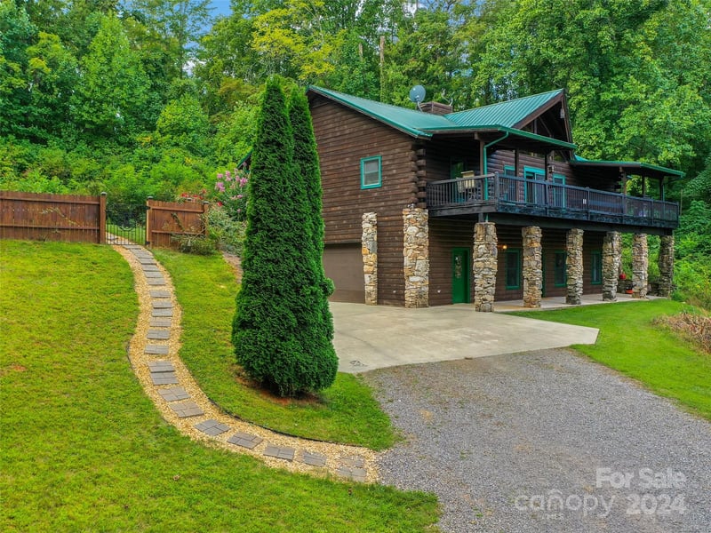 80 Austins Trl, Canton, NC 28716