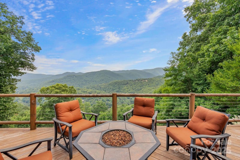 90 Forest Ridge Rd, Burnsville, NC 28714