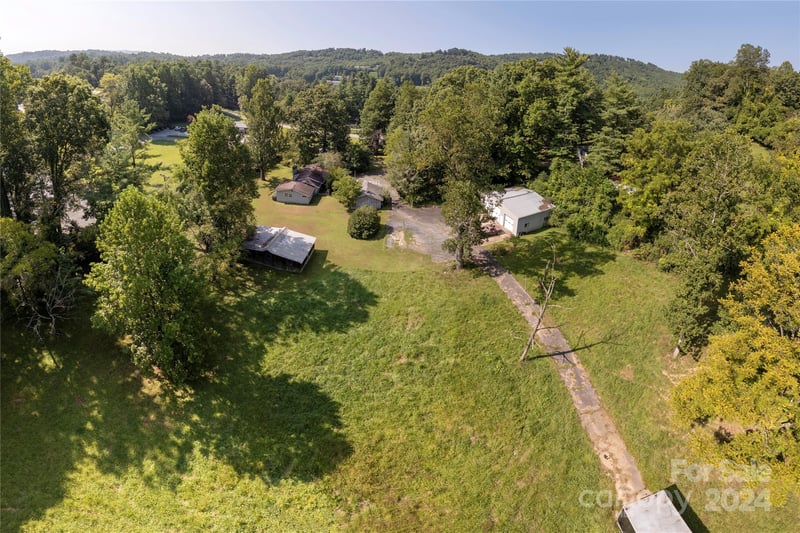 1925 Windsor Dr, Laurel Park, NC 28739