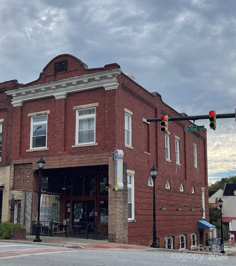 819 West Ave, Lenoir, NC 28645
