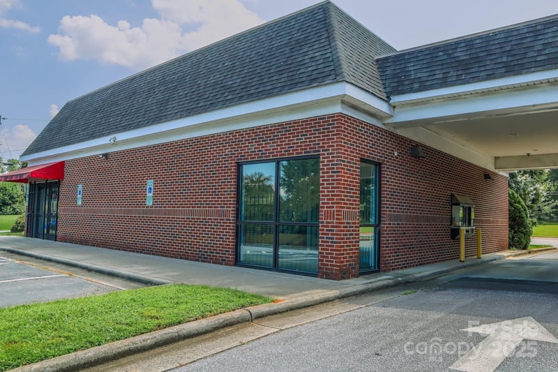 317 1st St, Conover, NC 28613
