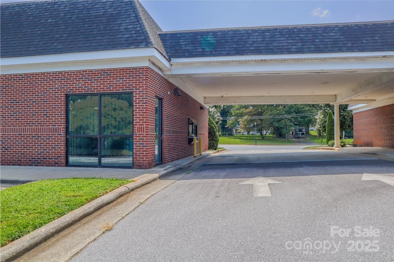 317 1st St, Conover, NC 28613