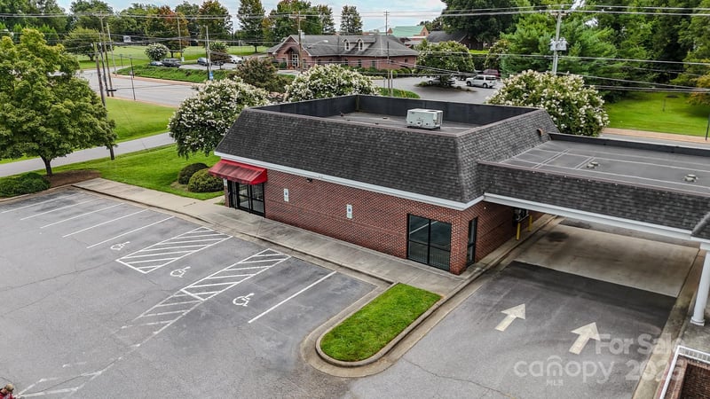 317 1st St, Conover, NC 28613