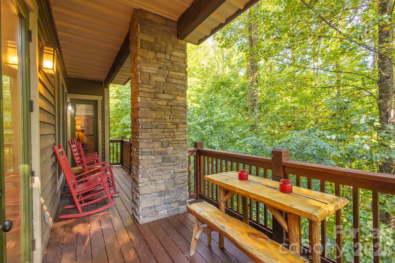 150-2 Saddle Notch Ln, Tuckasegee, NC 28783