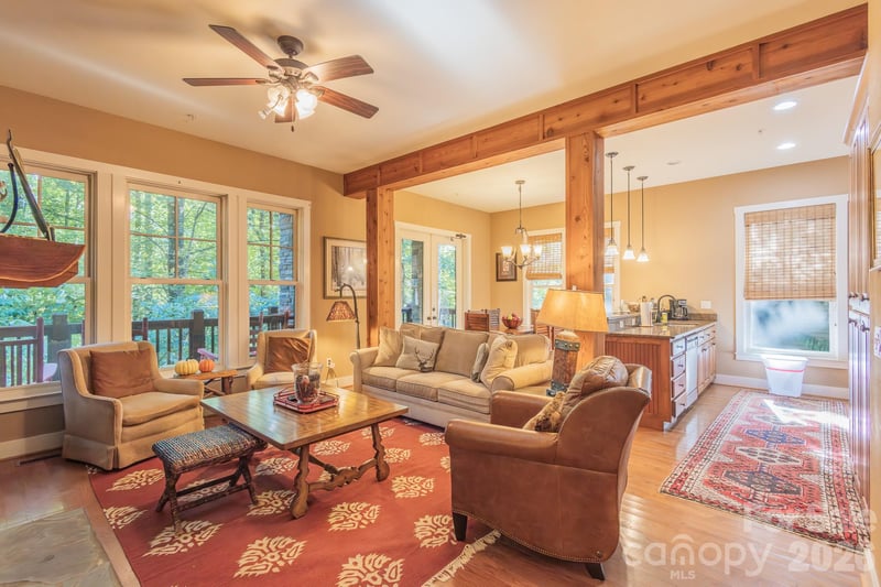 150-2 Saddle Notch Ln, Tuckasegee, NC 28783