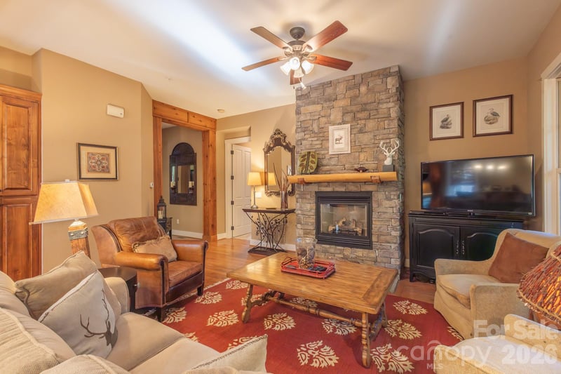 150-2 Saddle Notch Ln, Tuckasegee, NC 28783