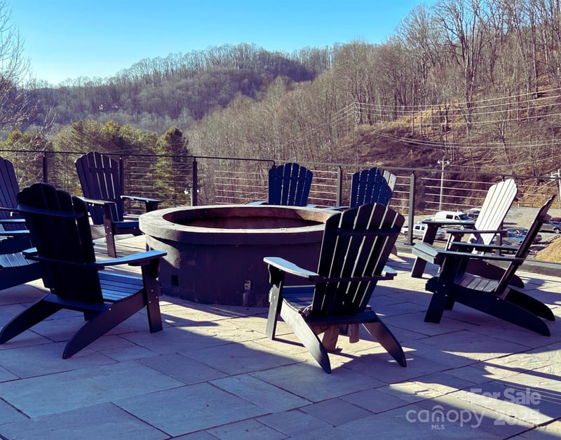 690 Oak Ridge Ln #690, Mars Hill, NC 28754