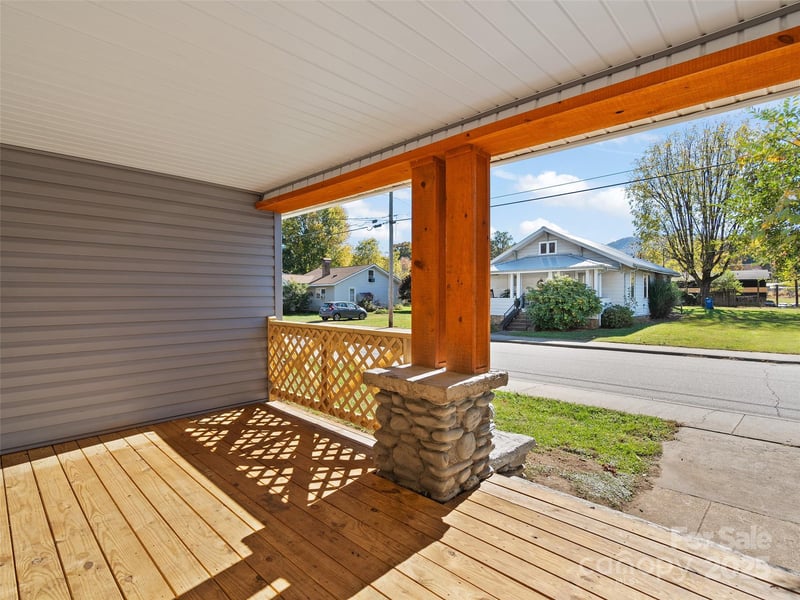 290 Killian St, Waynesville, NC 28786