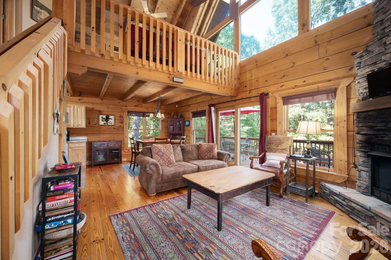 117 Laurel Lakes Pw, Lake Lure, NC 28746