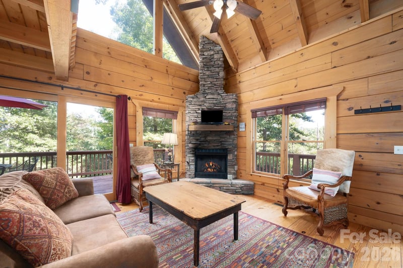 117 Laurel Lakes Pw, Lake Lure, NC 28746