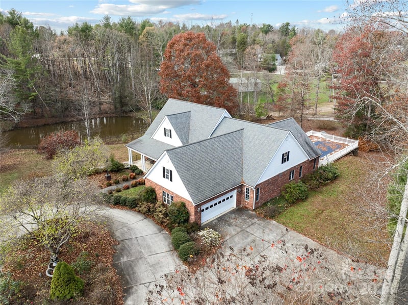 38 Southern Visions Dr, Hendersonville, NC 28792