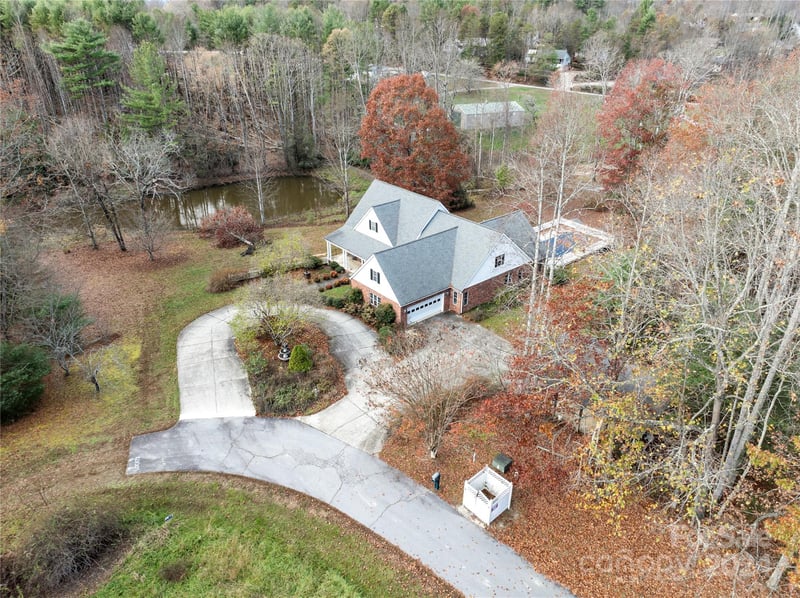 38 Southern Visions Dr, Hendersonville, NC 28792