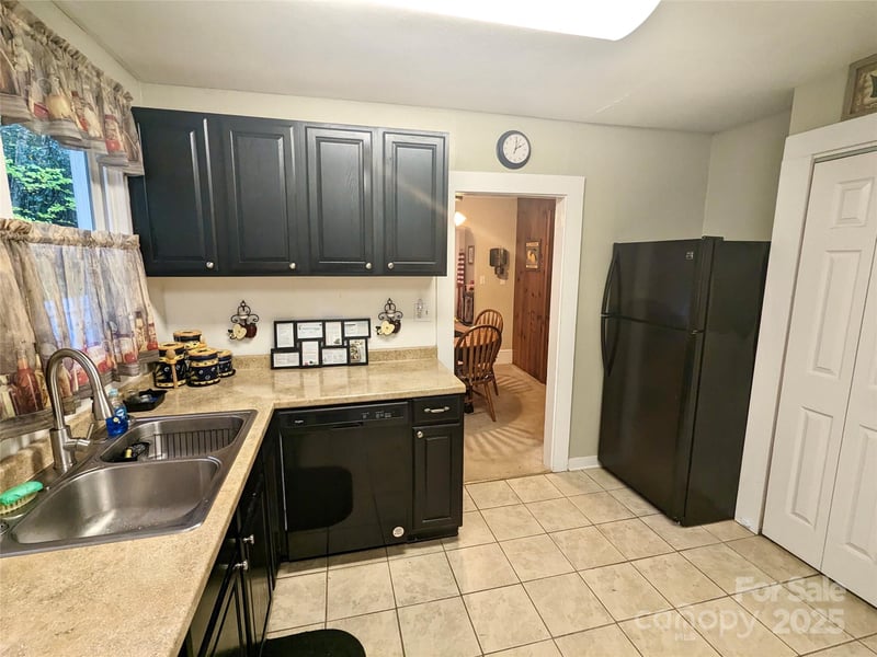 46 Tree Farm Rd, Spruce Pine, NC 28777