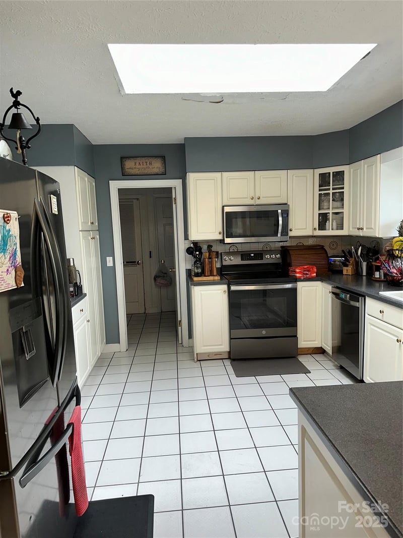 112 and 154 Merri Dr, Hendersonville, NC 28792