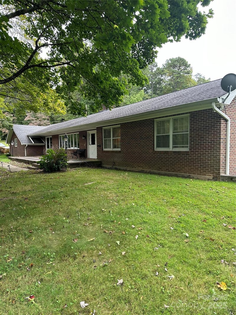 112 and 154 Merri Dr, Hendersonville, NC 28792