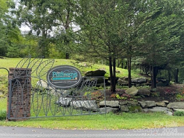 000 Gateway Dr #10, Hendersonville, NC 28739