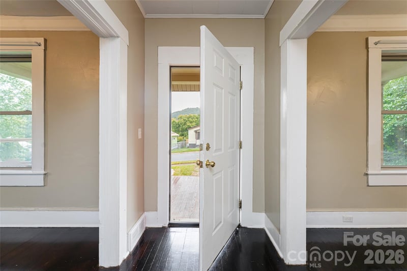 22 Pine Grove Ave, Asheville, NC 28801