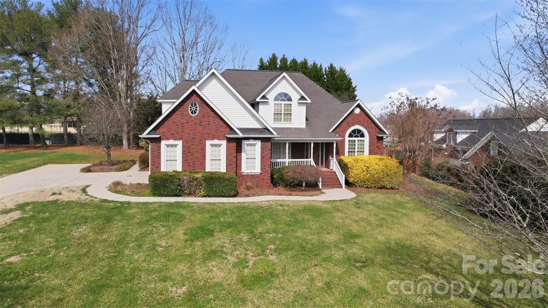 2488 Birdie Ln, Conover, NC 28613