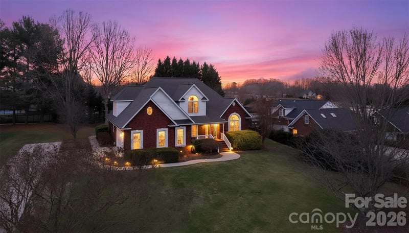 2488 Birdie Ln, Conover, NC 28613