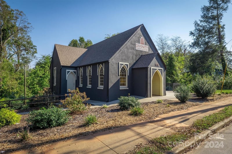 318 Bouchelle St, Morganton, NC 28655