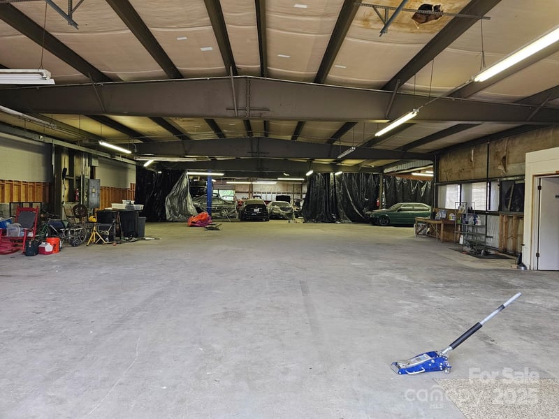 614 Grove St, Hendersonville, NC 28792