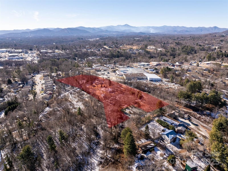 215 Bear Creek Rd, Asheville, NC 28806
