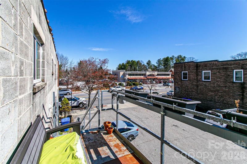 84 Main St, Brevard, NC 28712