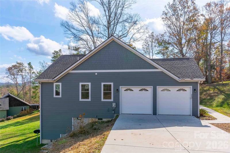 2637 Bowden Ln, Hendersonville, NC 28792