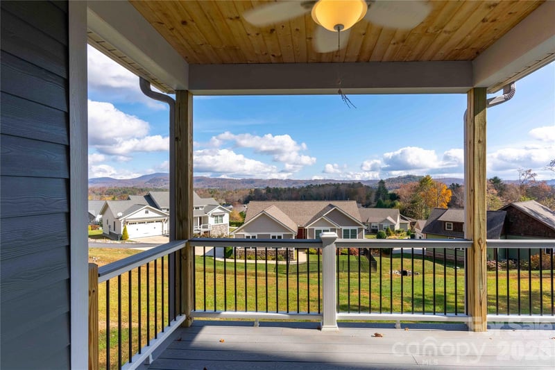2637 Bowden Ln, Hendersonville, NC 28792