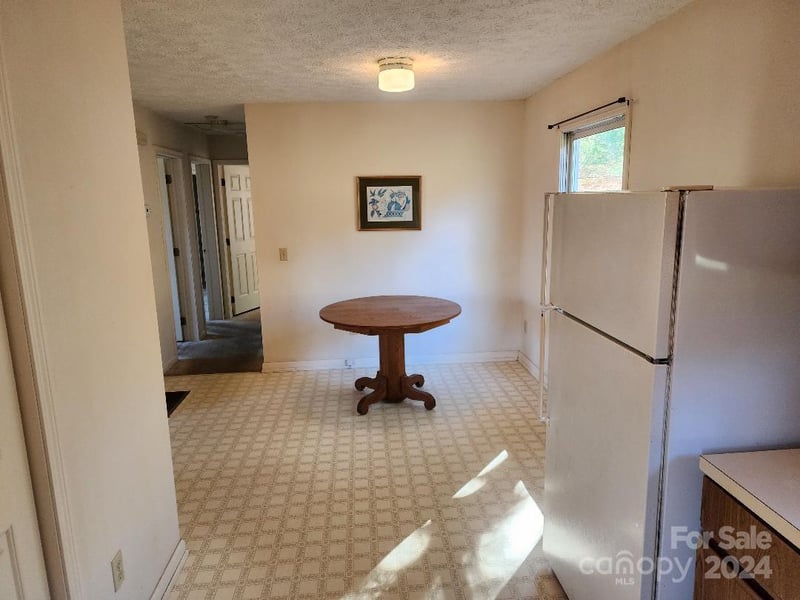 20 Coventry Ln, Burnsville, NC 28714
