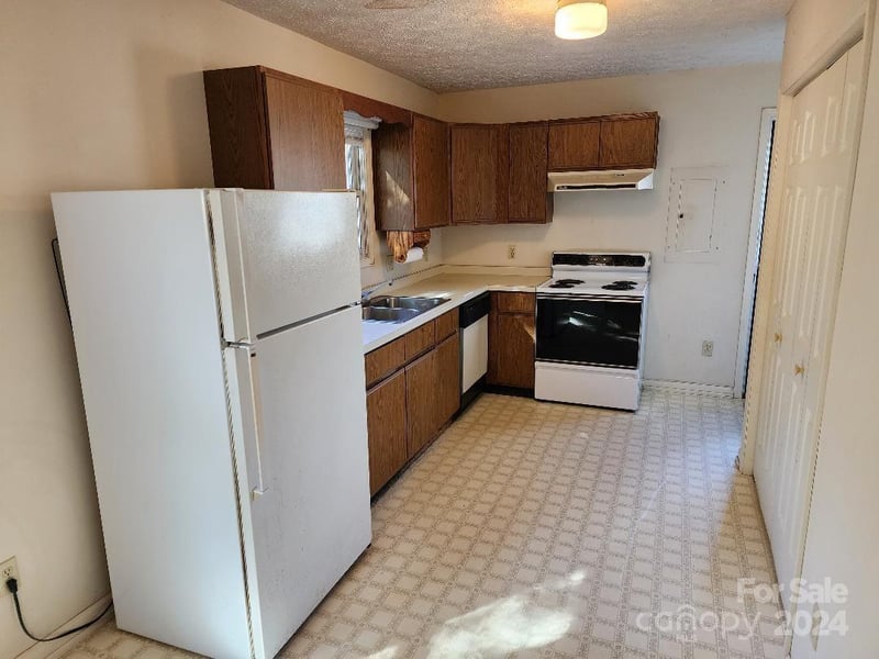 20 Coventry Ln, Burnsville, NC 28714