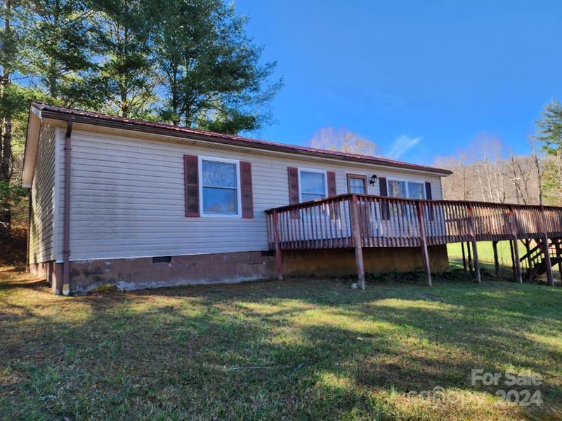 20 Coventry Ln, Burnsville, NC 28714
