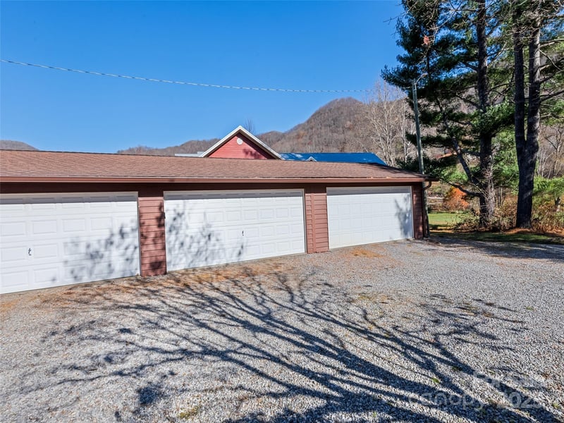 40 Meadows Ln, Maggie Valley, NC 28751