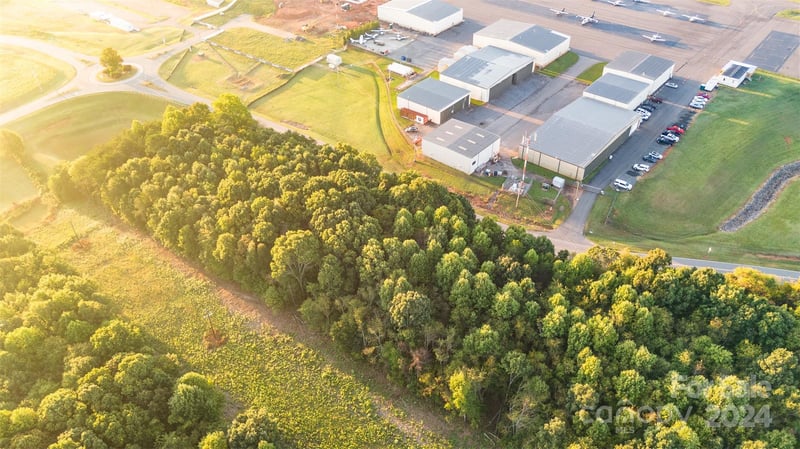 130 Aviation Dr, Statesville, NC 28677
