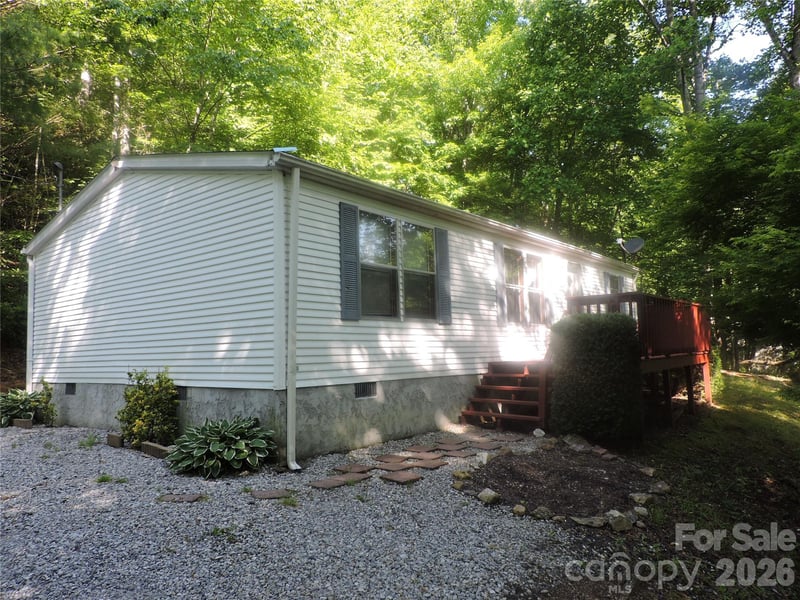 2271 Gouges Creek Rd, Spruce Pine, NC 28777