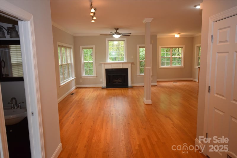 809 Pine Forest Rd, Charlotte, NC 28214