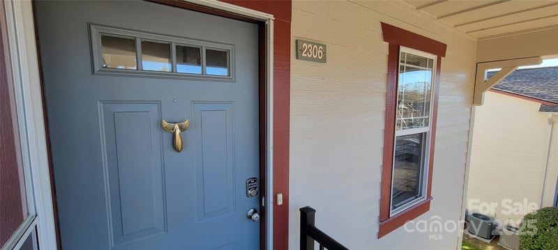 2306 Deermouse Way, Hendersonville, NC 28792
