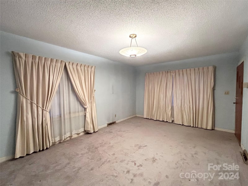 601 Sherman St, Badin, NC 28009