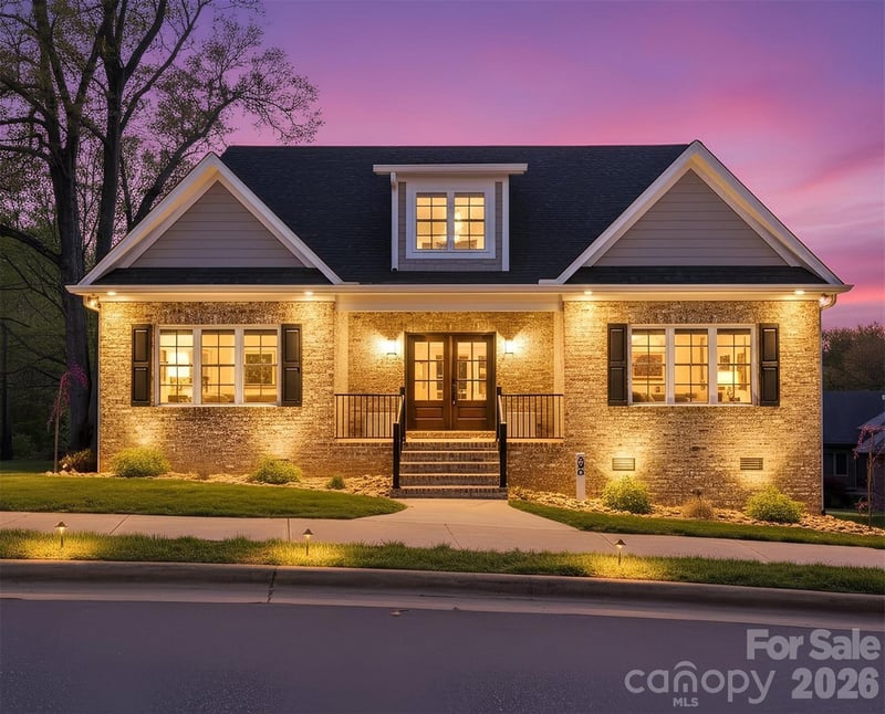 496 19th Avenue Cir, Hickory, NC 28601