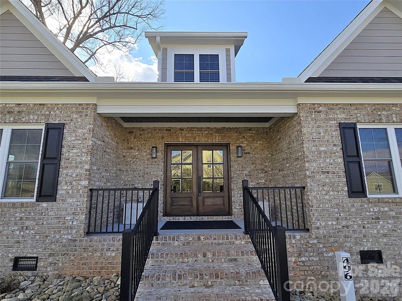 496 19th Avenue Cir, Hickory, NC 28601