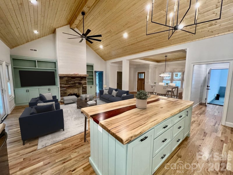 397 Soquili Dr, Brevard, NC 28712