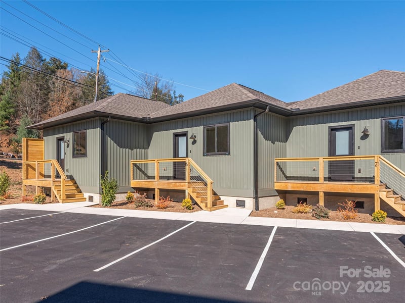 15 Leap Frog Pk, Waynesville, NC 28786