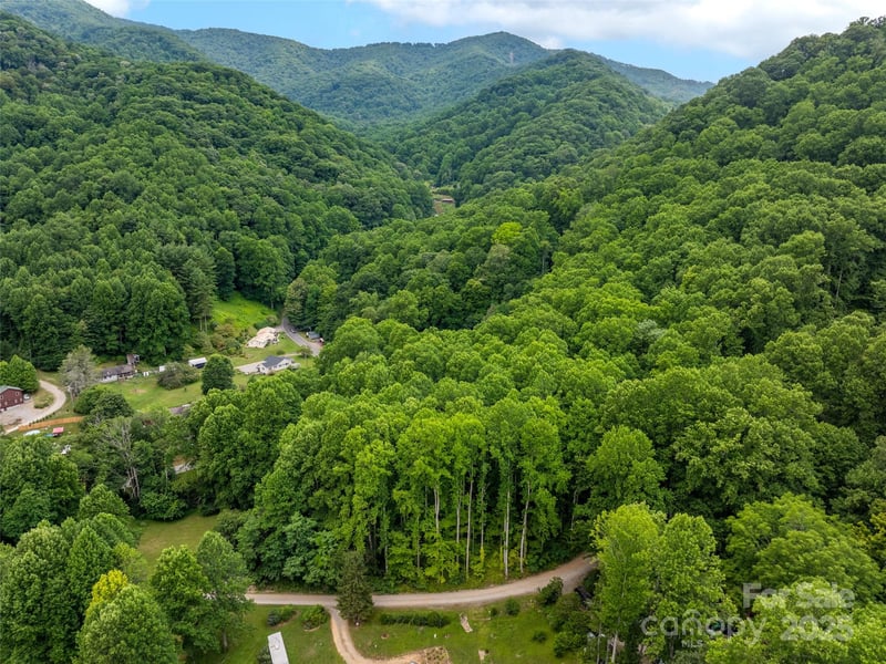 4 Roaring Creek Ln, Waynesville, NC 28785