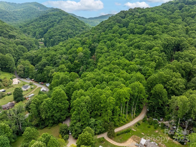 4 Roaring Creek Ln, Waynesville, NC 28785
