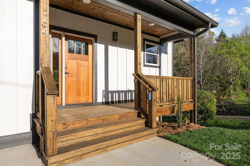 64 Pinedale Rd, Asheville, NC 28805