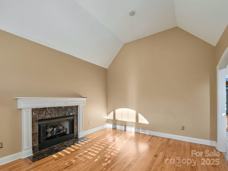7 Round Robin Ln, Mills River, NC 28759