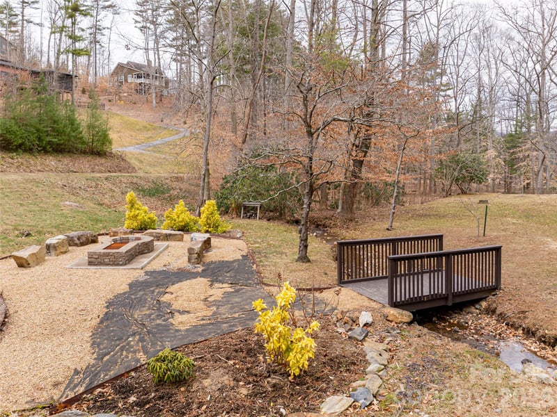 74 Longspur Ln, Asheville, NC 28804