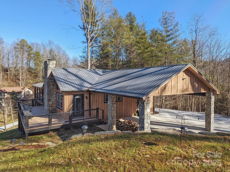 600 Pinewood Dr, Waynesville, NC 28786